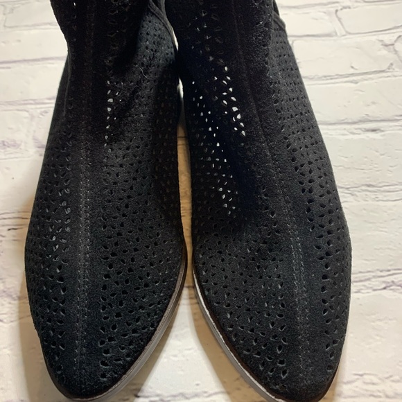 Kelsie Dagger black booties size 6 - Picture 2 of 6